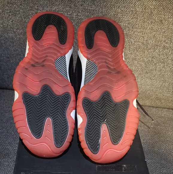 Jordan 11 Retro Low Bred 2015 size 7Y - Picture 6 of 6